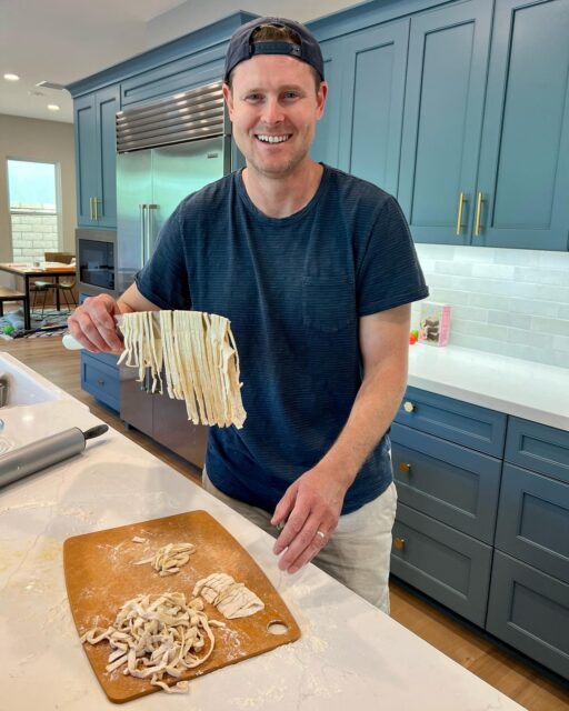 We learned how to make pasta virtually as a team with our nonna chef in Rome last month! We made a fettuccine from scratch along with a homemade tomato sauce and meatballs 🍝