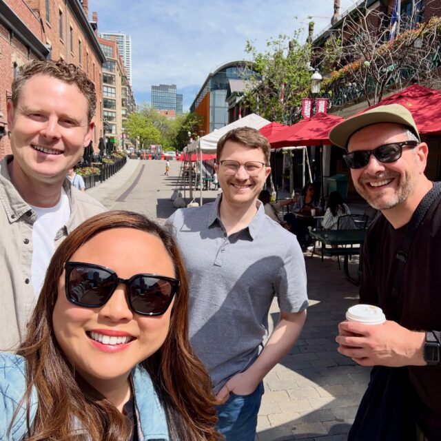 A quick meetup last week with members of our Canadian team in Downtown, Toronto! 🇨🇦